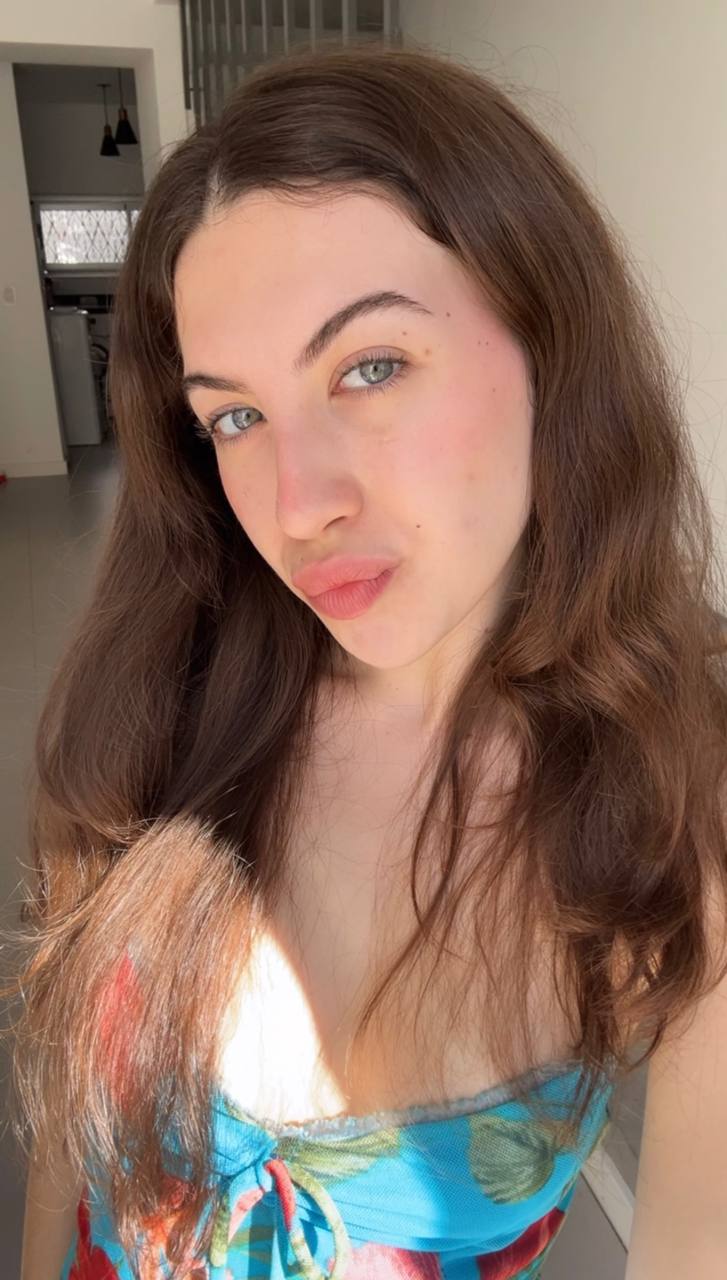 Nude girl Amber in Weihai