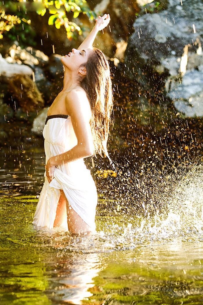 Marie Avgeropoulos in Weihai