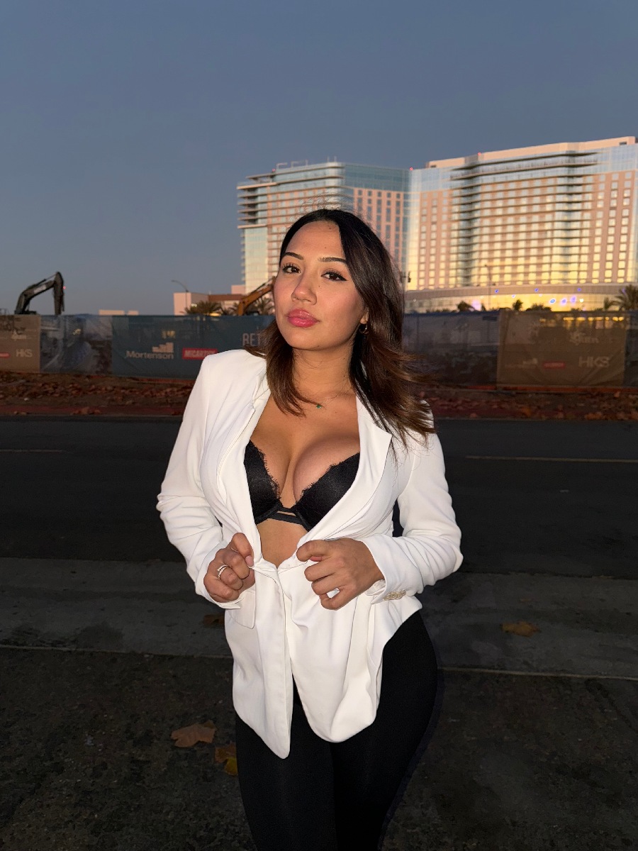 Take a pause and enjoy Ali Cruz — streaming from Weihai