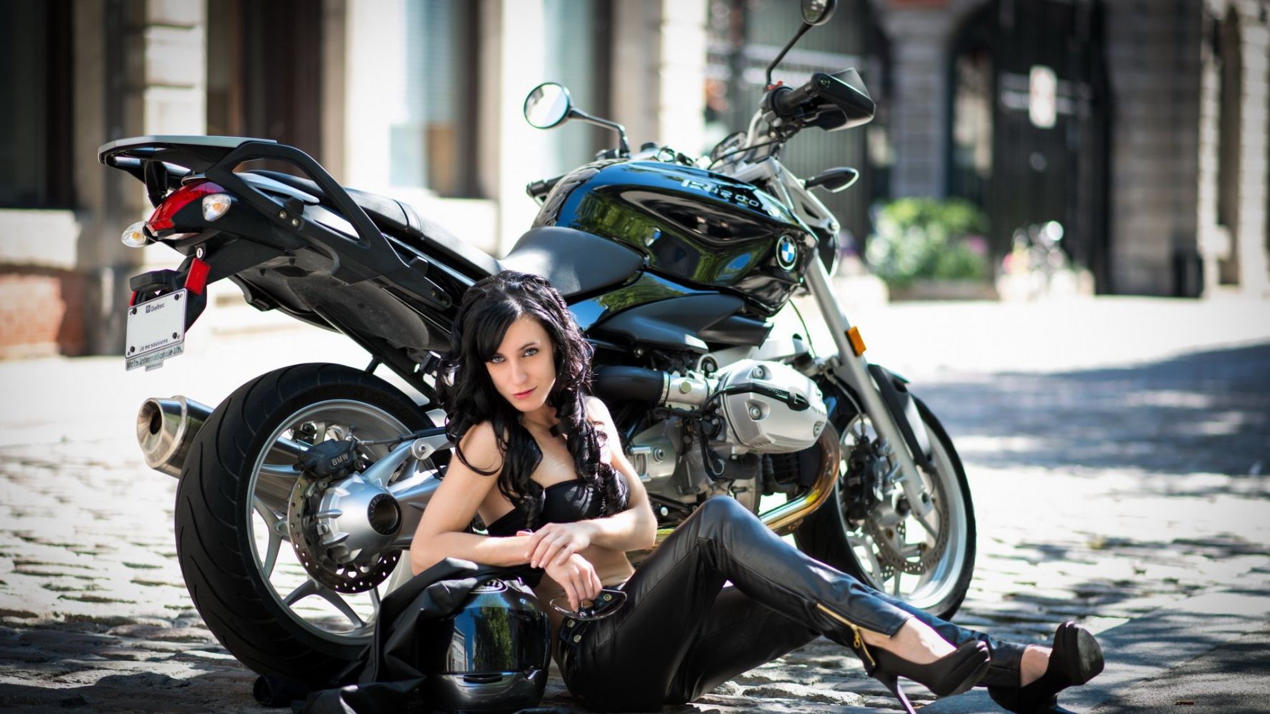 European women on bikes in Weihai