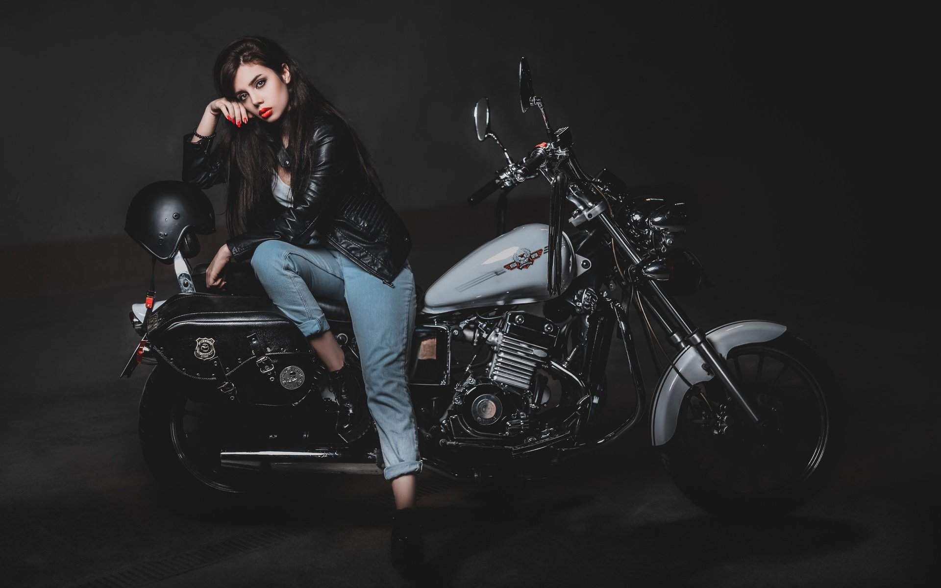 Biker girls: style and drive in Weihai