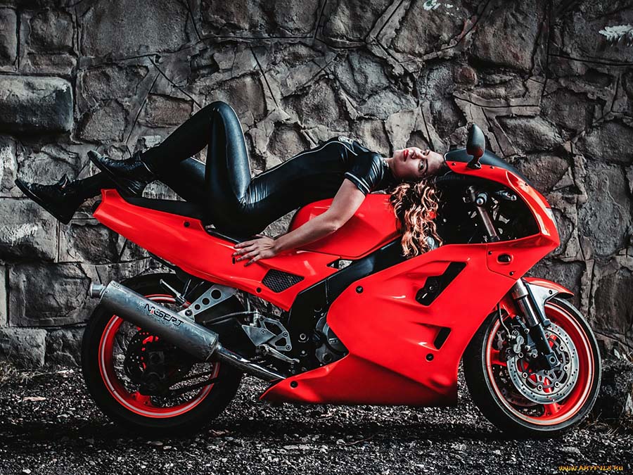 Beautiful girl Beautiful girls and motorcycles in Weihai