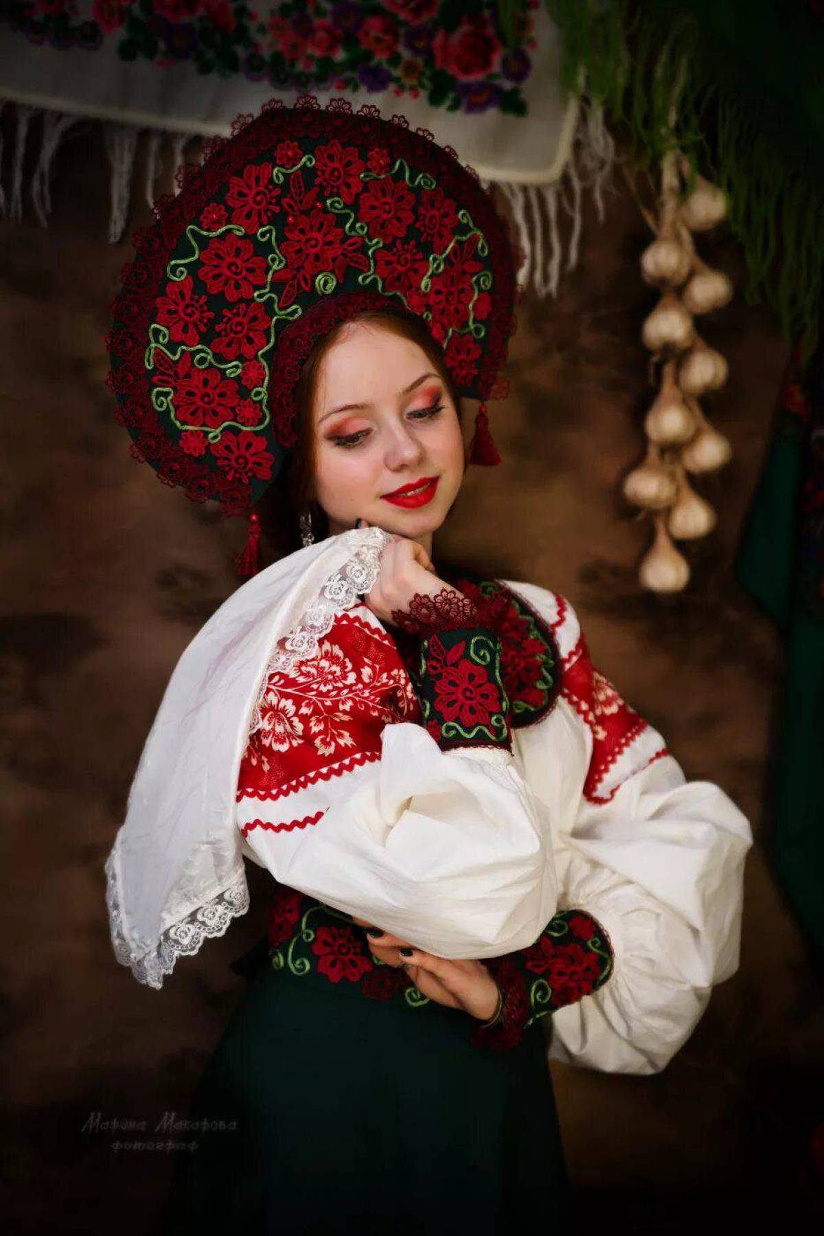 Women in Slavic costumes underwear in Weihai