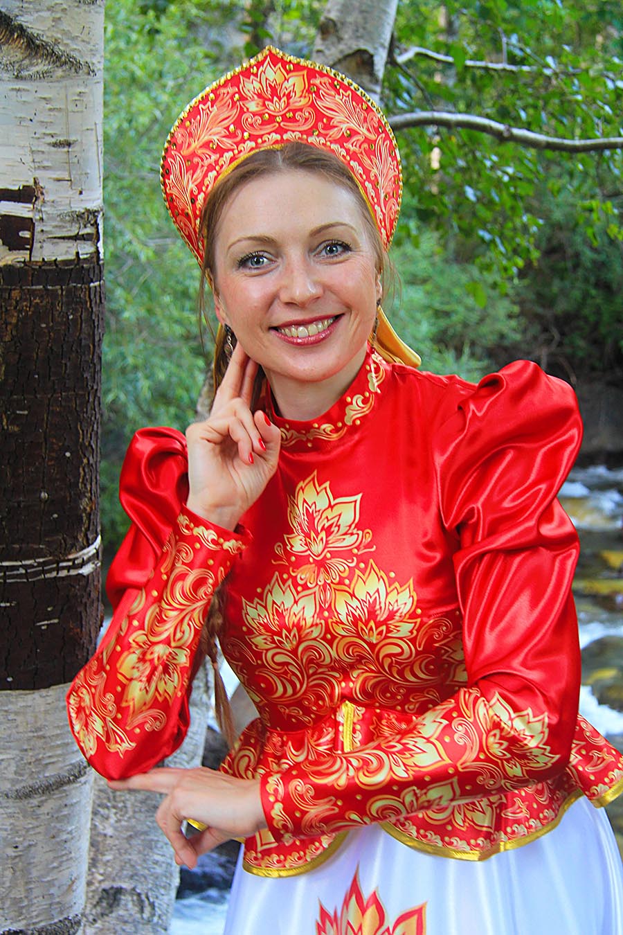 Women in Slavic costumes in Weihai