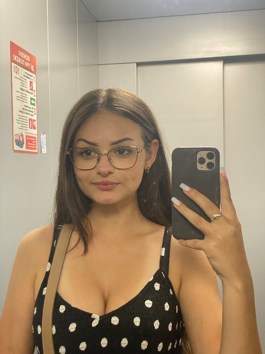 Sexy model Stacy in Weihai